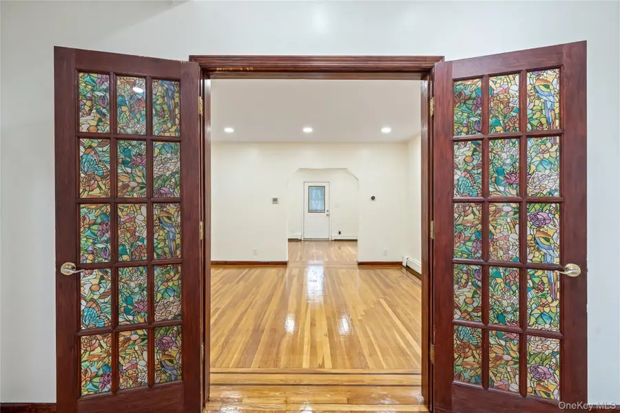 224 Bryant Avenue, Floral Park, NY 11001 - Image #2