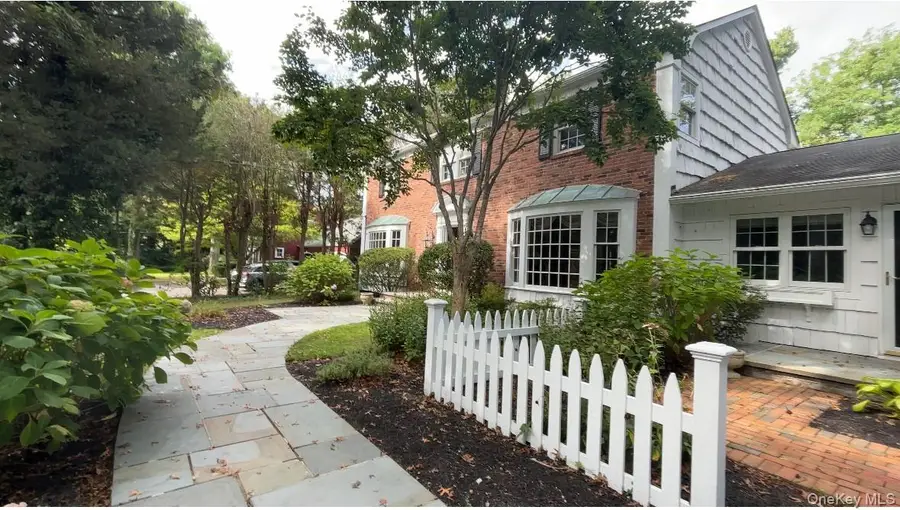 17 John Daves Lane, Huntington, NY 11743 - Image #2