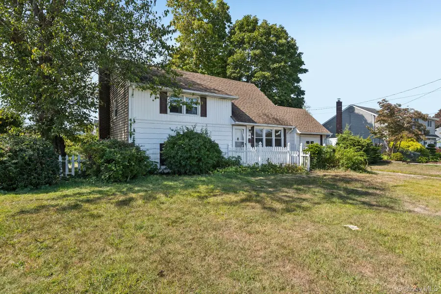 82 Stellenwerf Avenue, Islip Terrace, NY 11752 - Image #2