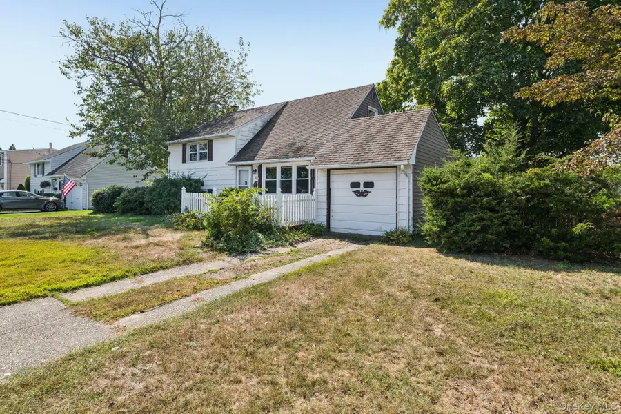 82 Stellenwerf Avenue, Islip Terrace, NY 11752 - Image #3