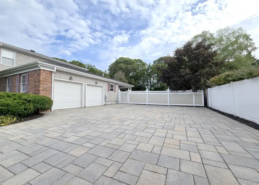 21 Durham Place, Lake Grove, NY 11755 - Image #3