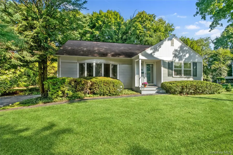 15 Carlyle Place, Hartsdale, NY 10530 - Image #2