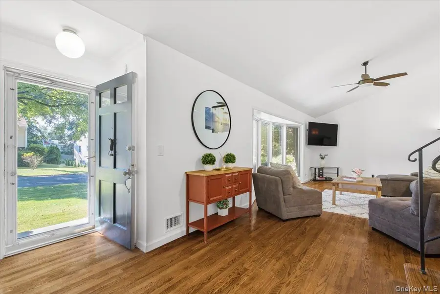 15 Carlyle Place, Hartsdale, NY 10530 - Image #3