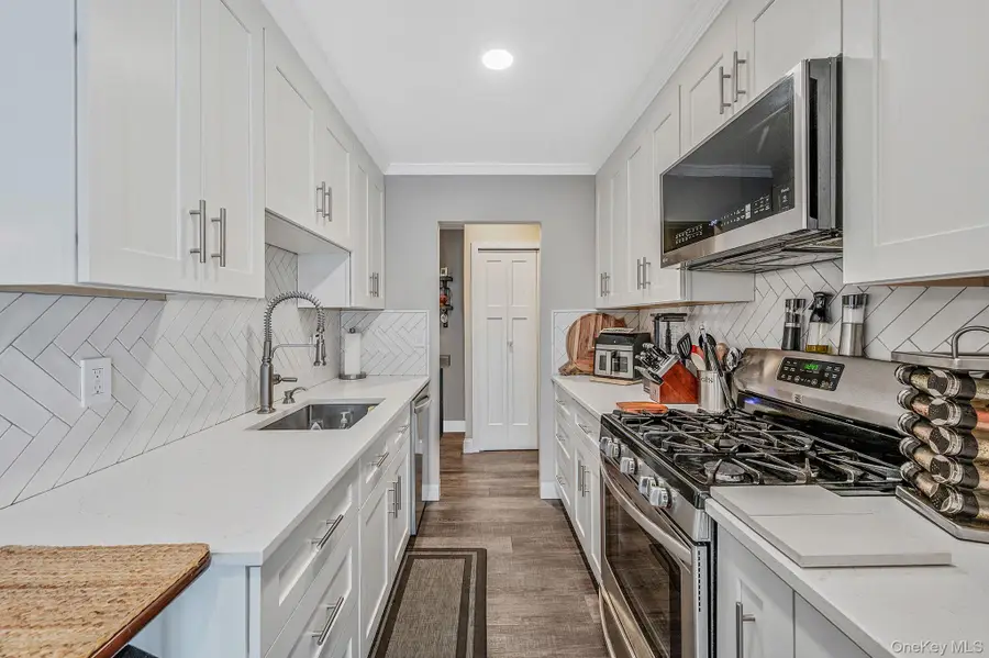 460 Old Town Rd #7G, Port Jefferson Station, NY 11776 - Image #2