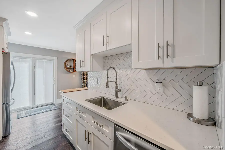 460 Old Town Rd #7G, Port Jefferson Station, NY 11776 - Image #3