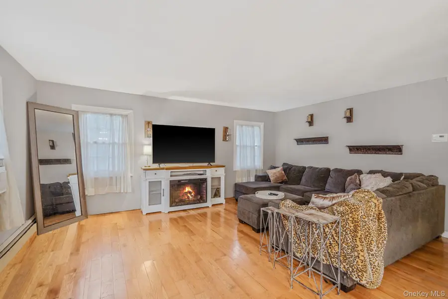 17 Whitmore Lane, Coram, NY 11727 - Image #2