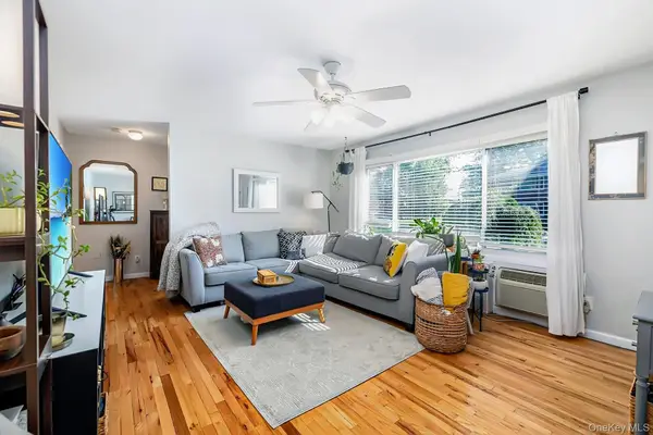 214 Edmunton Drive #J3, North Babylon, NY 11703