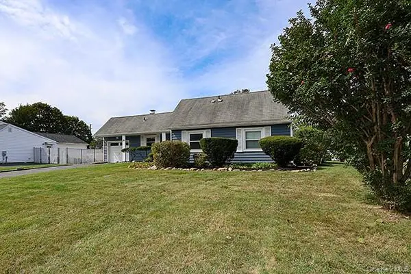 36 Torrey Pine Lane, Medford, NY 11763 - Image #3