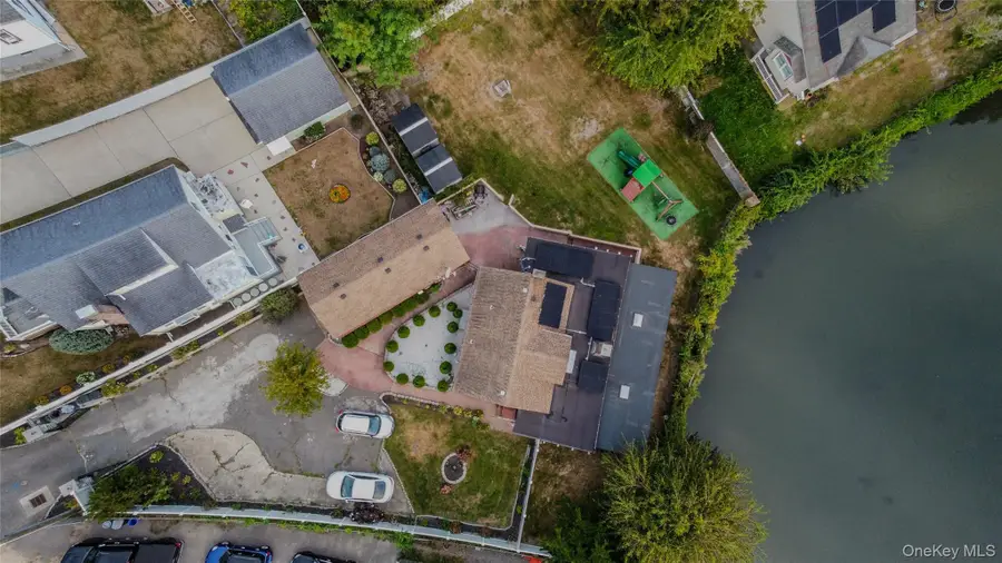 166 Cedar Court, Copiague, NY 11726 - Image #3