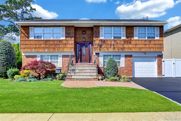 2 Roosevelt Avenue, Massapequa Park, NY 11762