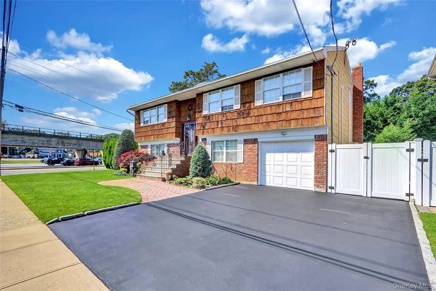 2 Roosevelt Avenue, Massapequa Park, NY 11762 - Image #2