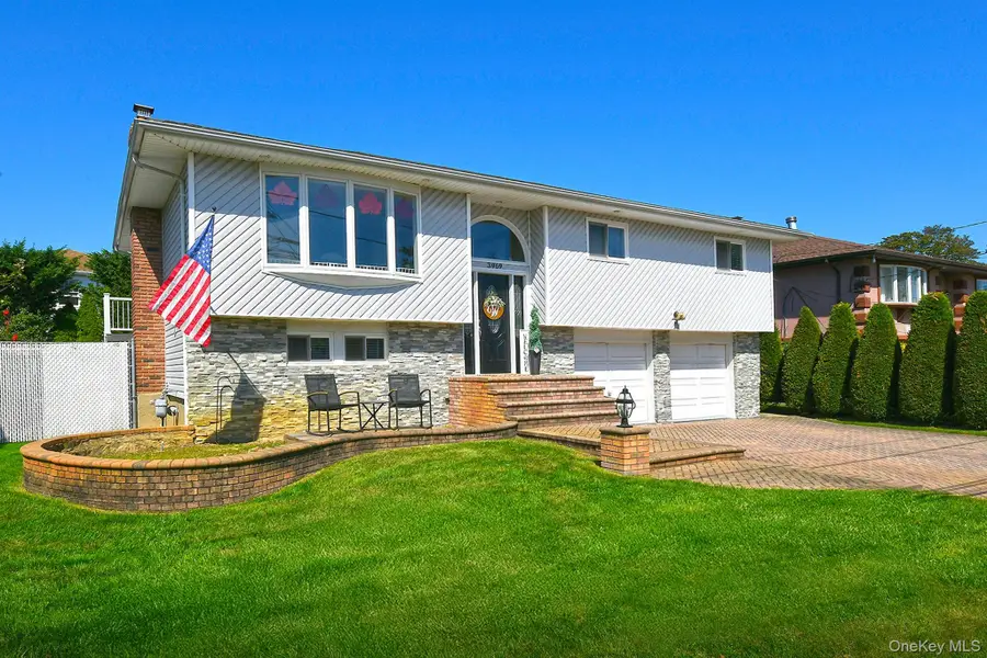 3969 Marlow Court, Seaford, NY 11783 - Image #2