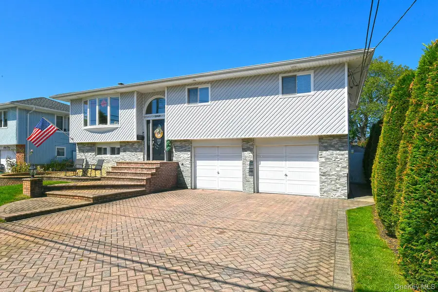 3969 Marlow Court, Seaford, NY 11783 - Image #3