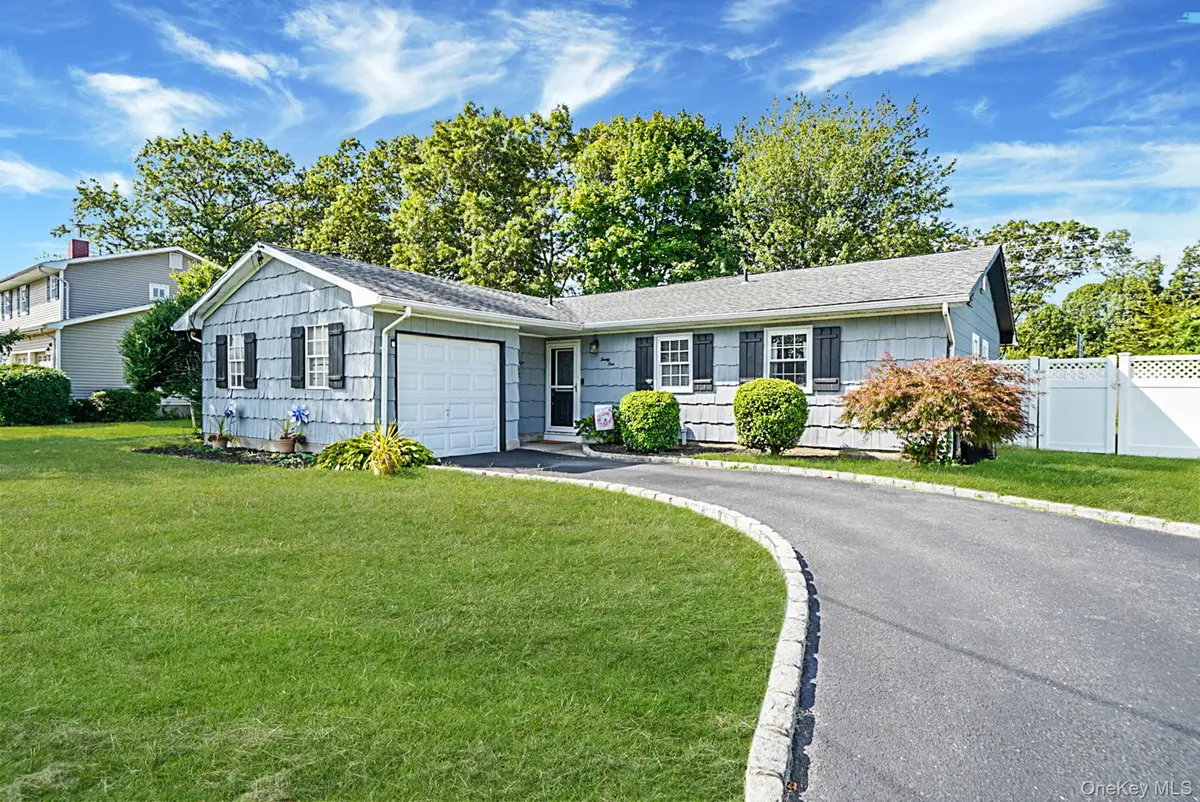 21 Coleridge Road, Holbrook, NY 11741 - Image #1