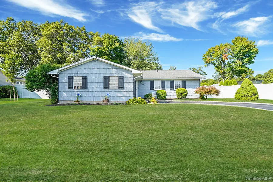 21 Coleridge Road, Holbrook, NY 11741 - Image #2