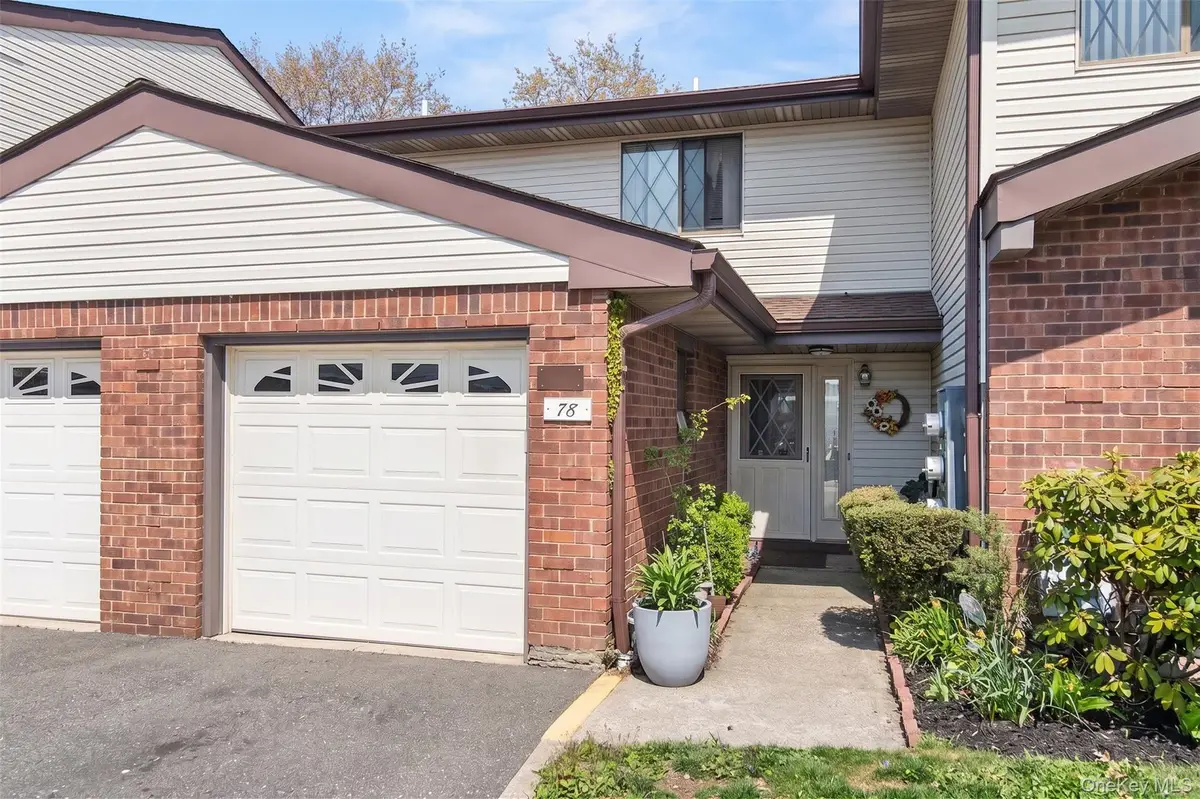 78 Cambridge Drive W, Copiague, NY 11726 - #1