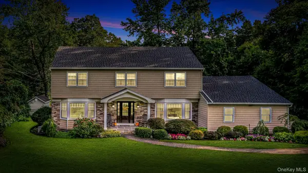 18 Norma Lane, Dix Hills, NY 11746