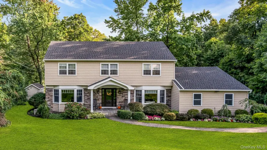 18 Norma Lane, Dix Hills, NY 11746 - Image #2