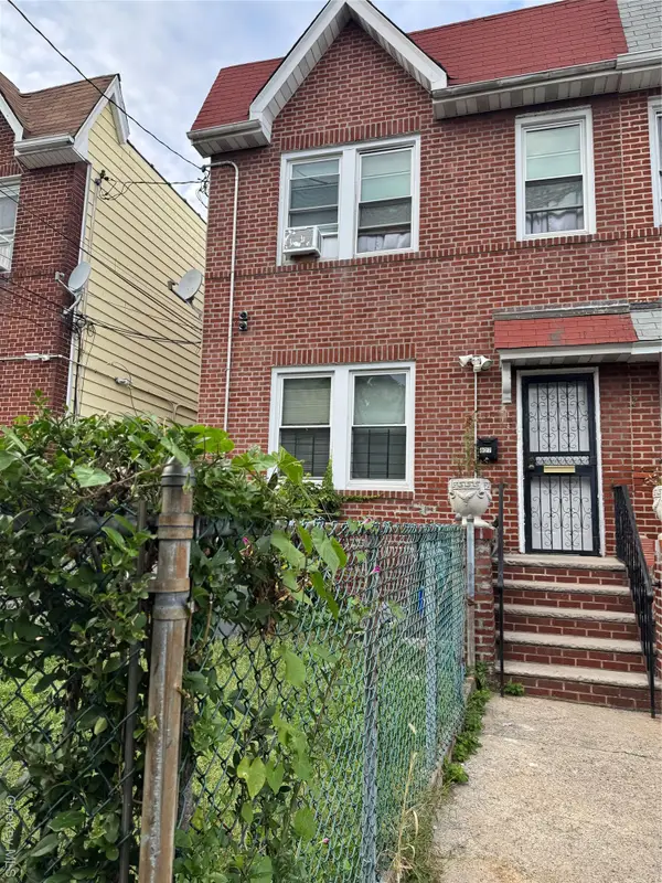 927 E 219th Street, Bronx, NY 10469