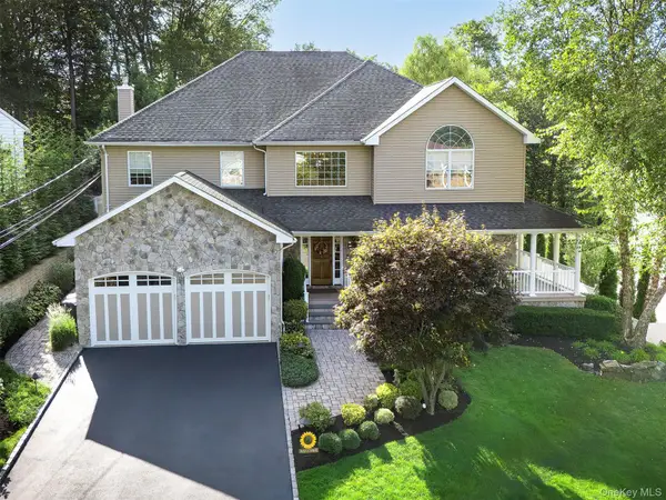 1 Coolidge Avenue, Glen Head, NY 11545