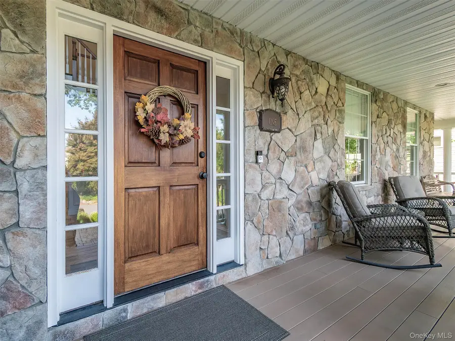 1 Coolidge Avenue, Glen Head, NY 11545 - Image #3