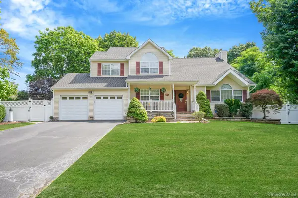 37 Deer Lane, East Setauket, NY 11733