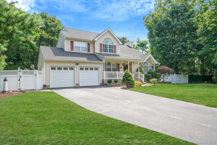 37 Deer Lane, East Setauket, NY 11733 - Image #2