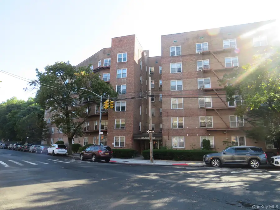7445 Yellowstone Blvd #5G, Rego Park, NY 11374 - Image #2