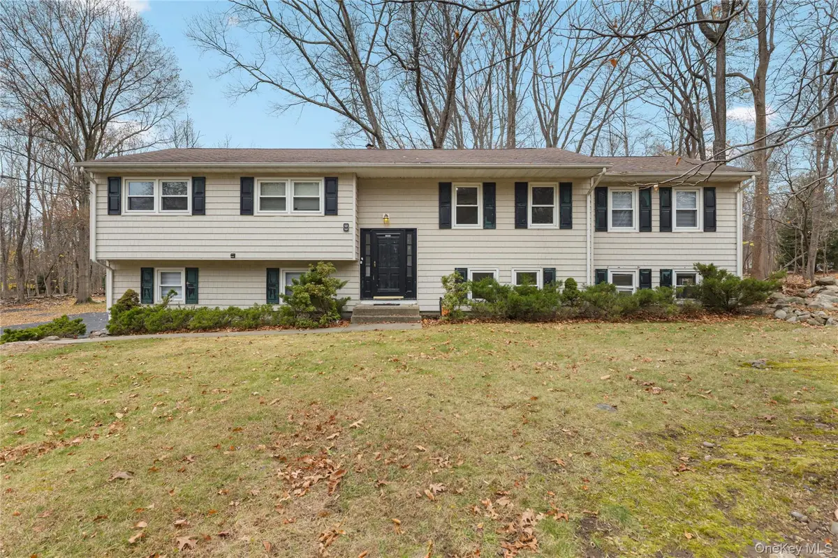 8 Apple Blossom Court, Airmont, NY 10952 - Image #1