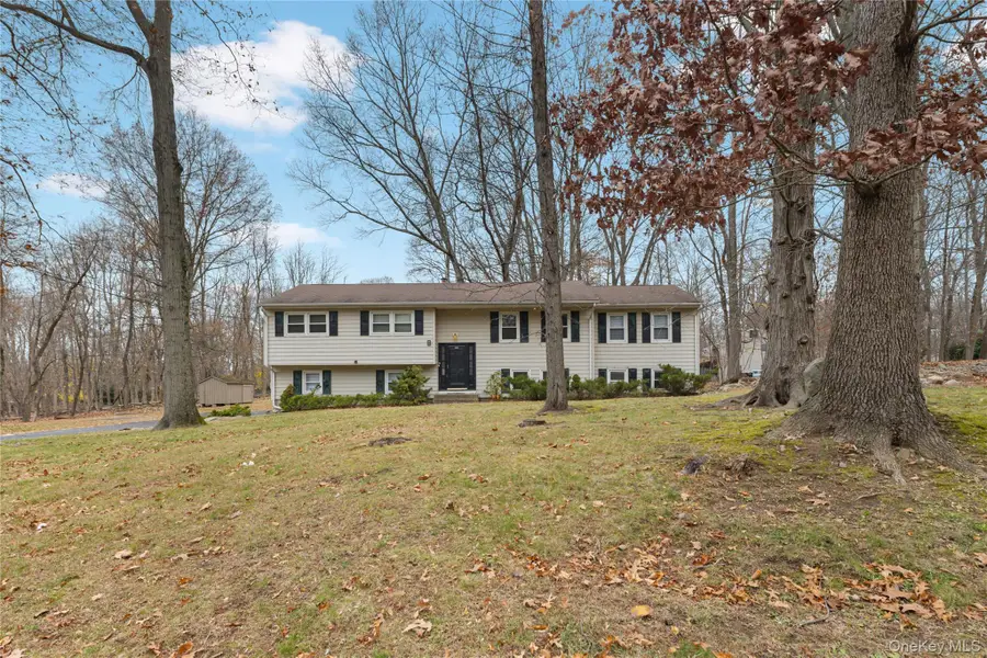 8 Apple Blossom Court, Airmont, NY 10952 - Image #2