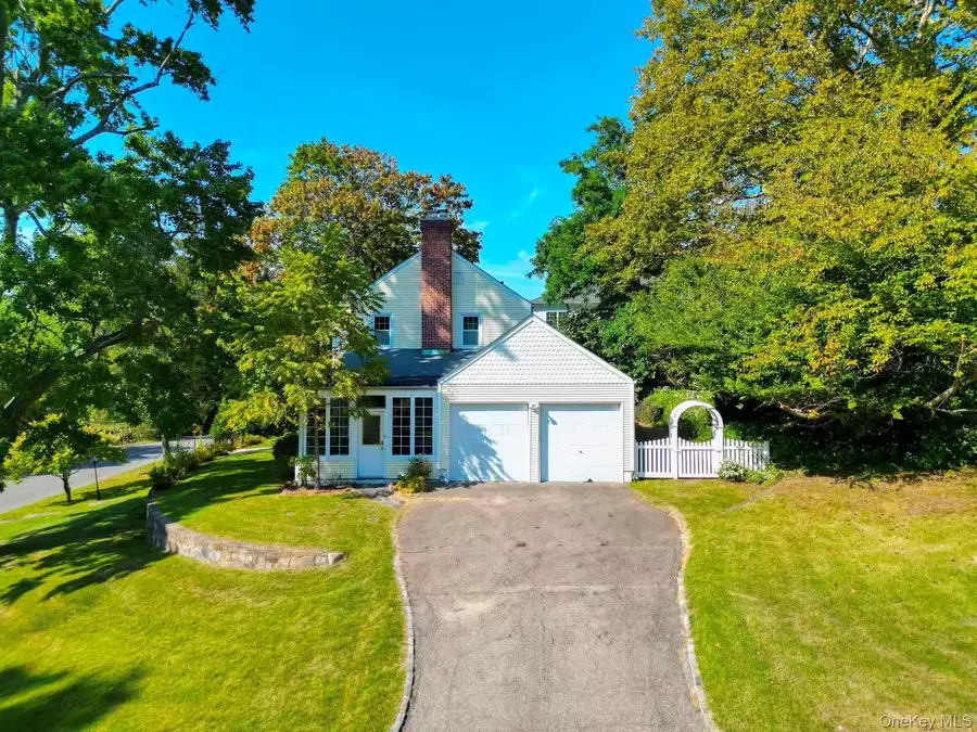 17 Pinewood Road, Manhasset, NY 11030 - Image #2