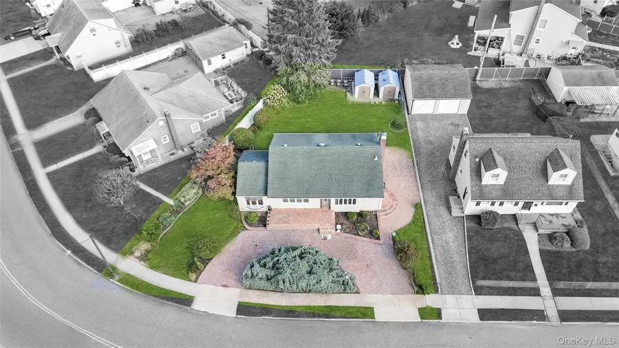 10 Winding Road, Hicksville, NY 11801 - Image #3