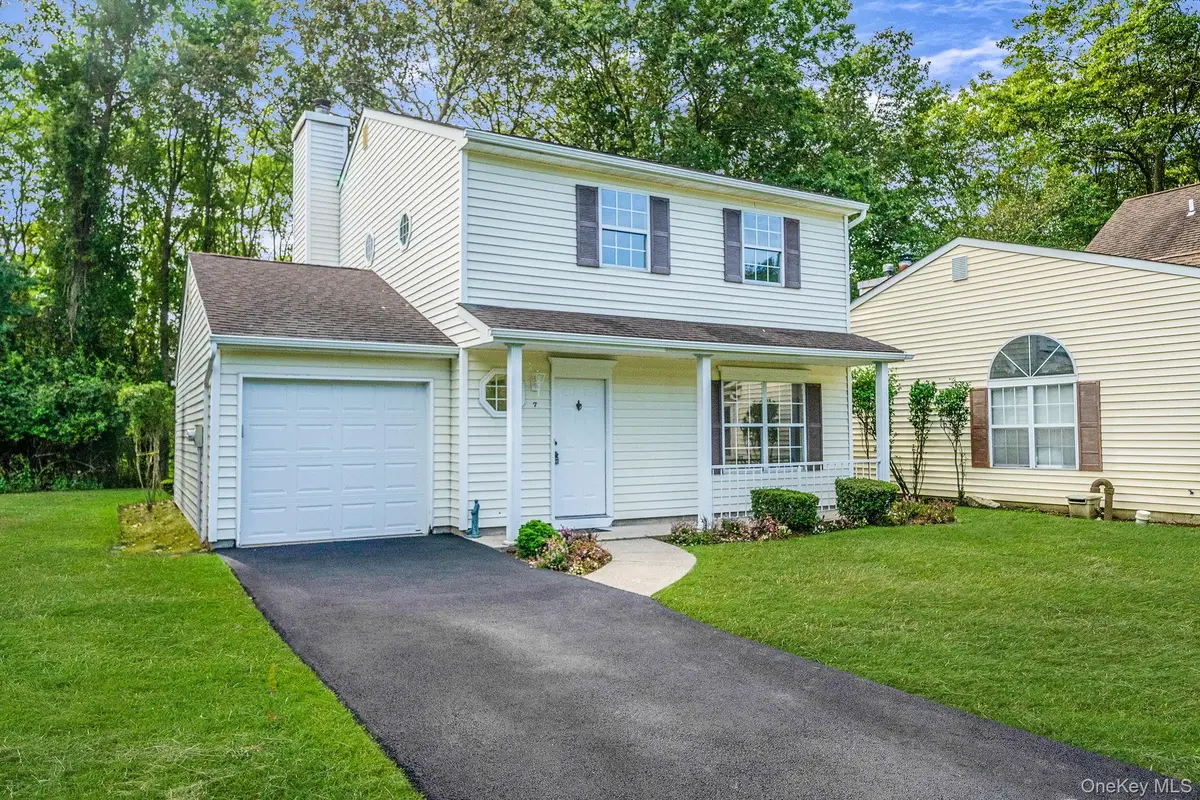 7 Mallard Path, Coram, NY 11727 - Image #1