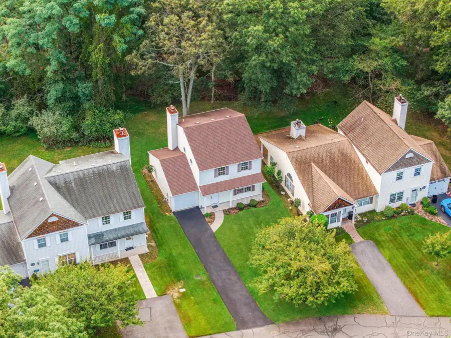 7 Mallard Path, Coram, NY 11727 - Image #2