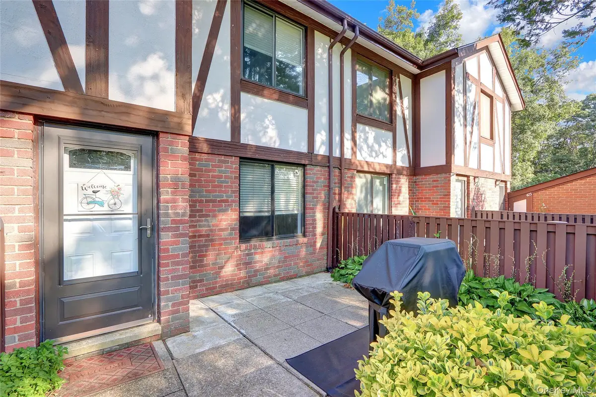 431 Clubhouse Court, Coram, NY 11727 - Image #1