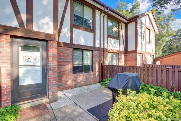 431 Clubhouse Court, Coram, NY 11727