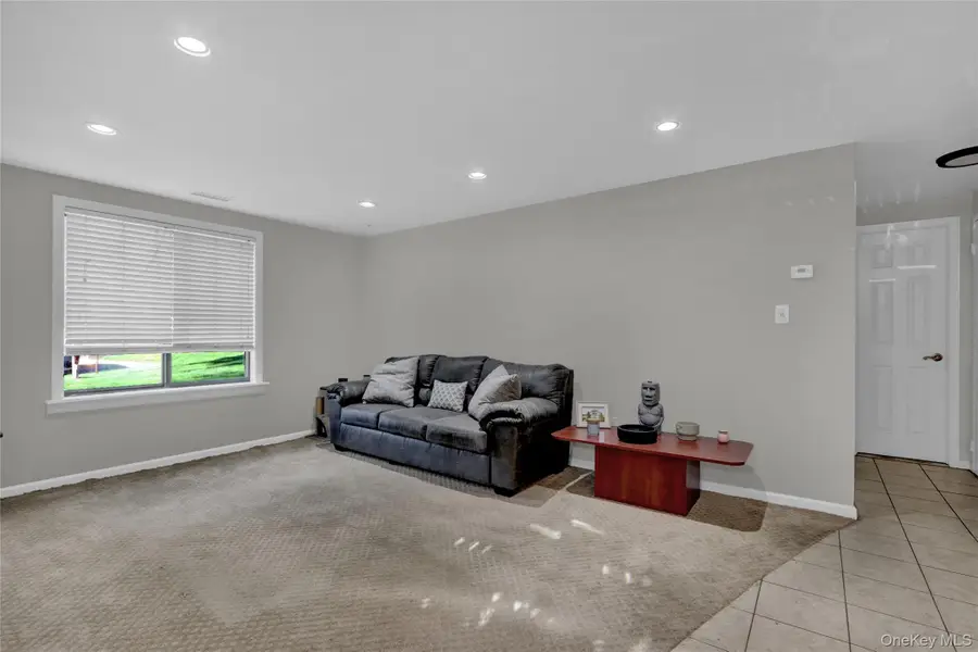 431 Clubhouse Court, Coram, NY 11727 - Image #3