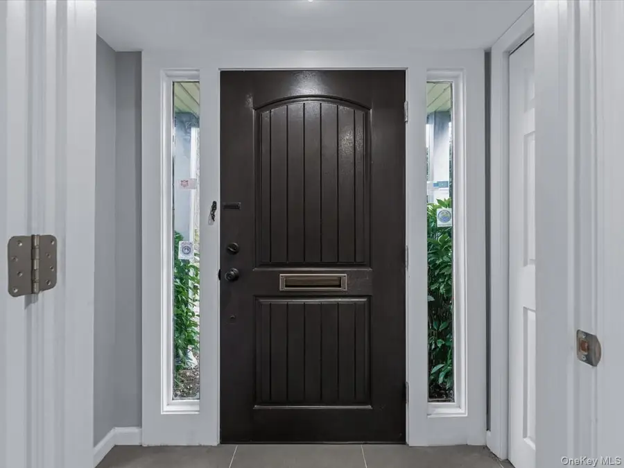 19 Ridge Drive E, Roslyn, NY 11576 - Image #3