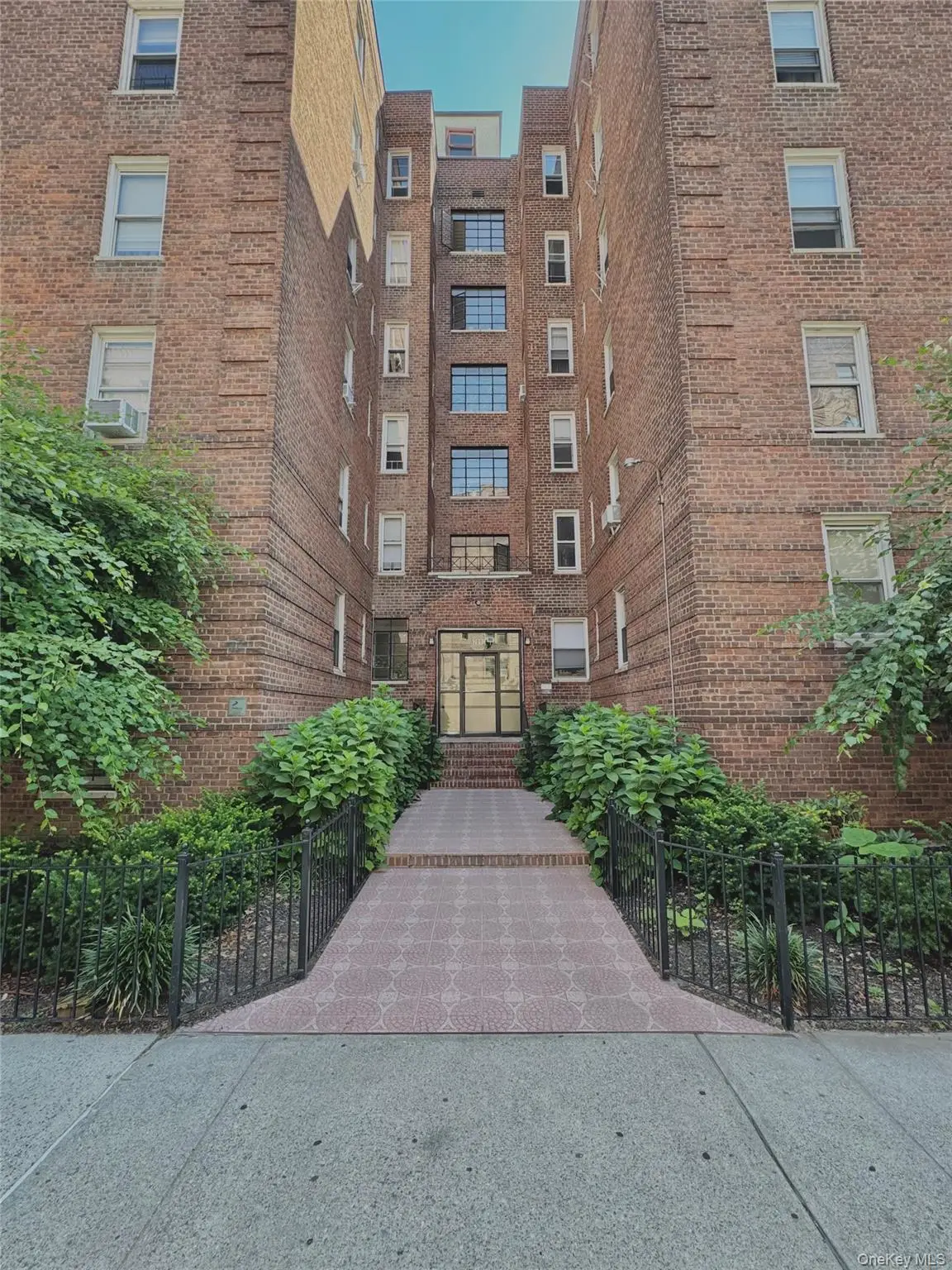 2090 Barnes Avenue #6A, Bronx, NY 10462 - Image #1