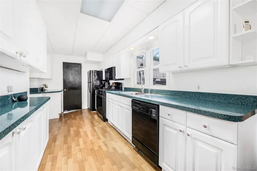 284 AKA 11 Tompkins Avenue, Yonkers, NY 10710 - Image #3