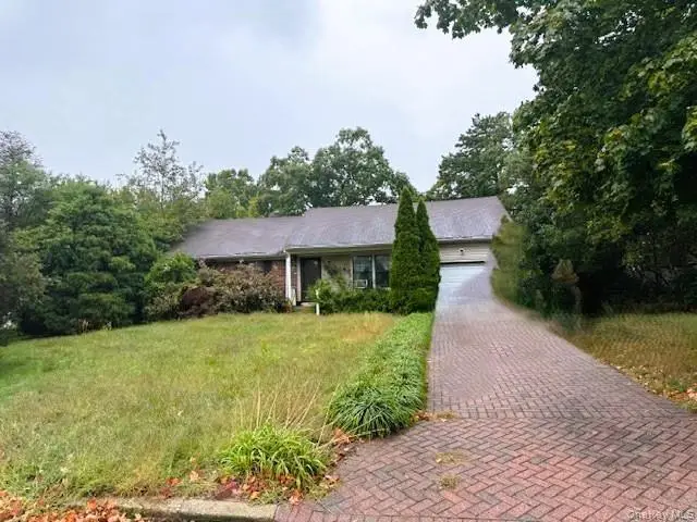 28 Gabon Lane, Coram, NY 11727 - Image #1