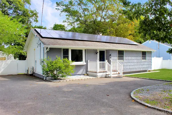 1141 Waverly Avenue, Farmingville, NY 11738