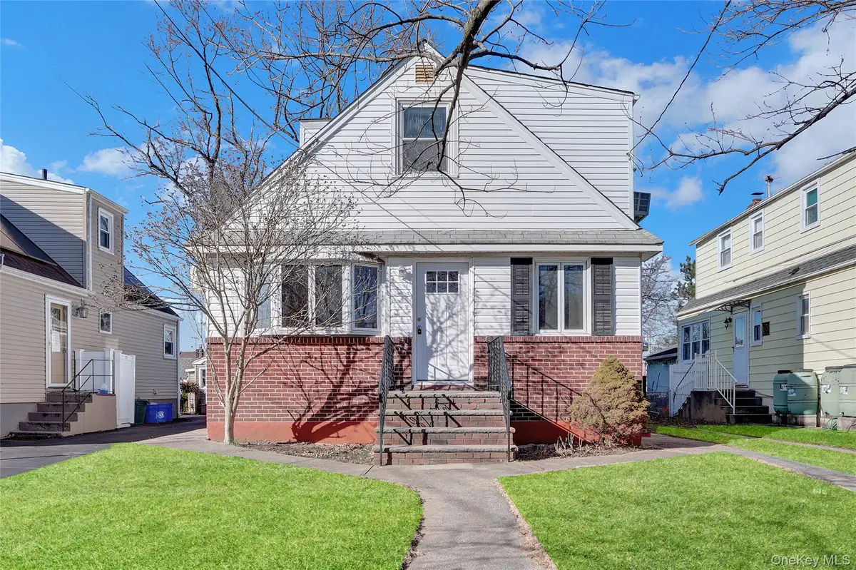 140 Arlington Avenue, Valley Stream, NY 11580 - Image #1