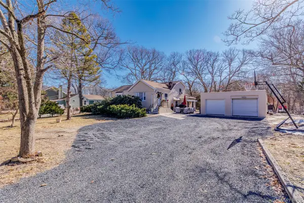 556 Hawkins Road, Selden, NY 11784