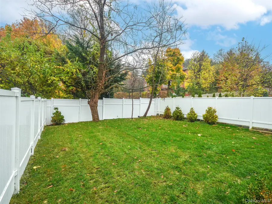 13 Dunes Lane, Port Washington, NY 11050 - Image #3