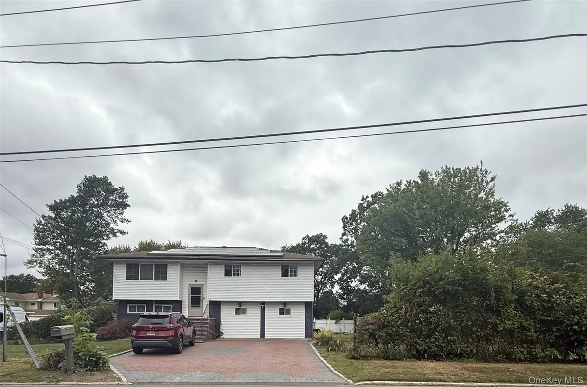 82 Schenectady Avenue, West Babylon, NY 11704 - Image #1