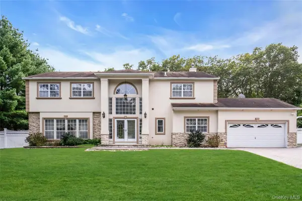 2 Wisteria Lane, Lake Grove, NY 11755