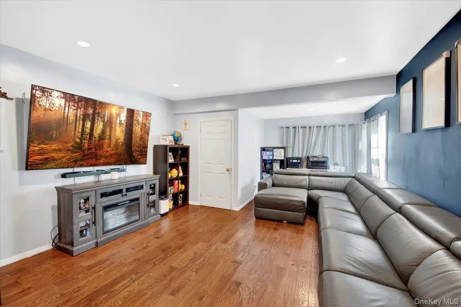 4153 Gunther Avenue, Bronx, NY 10466 - Image #2