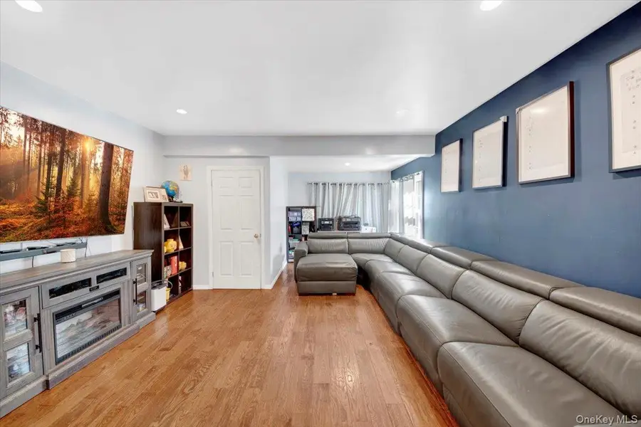 4153 Gunther Avenue, Bronx, NY 10466 - Image #3