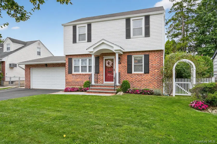 437 Andrews Road, Mineola, NY 11501 - Image #2